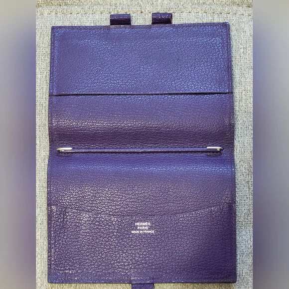 **SOLD** Hermés  agenda cover/passport holder EUC - AUTHENTIC - Picture 3 of 12